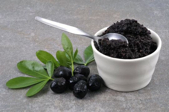 Fototapeta Tapenade d'olives noires 
