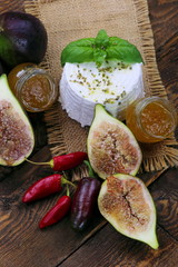 Ricotta di capra , fichi e salsa di fichi
