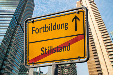 Obraz premium Schild 111 - Fortbildung