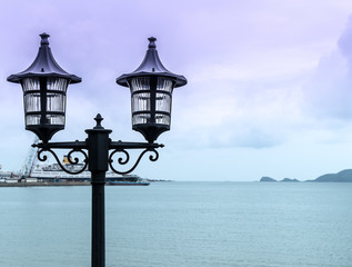Obraz premium Classic light pole at beach in cloudy day