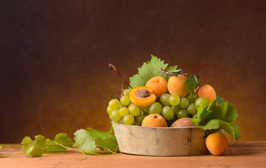 uva bianca e albicocche