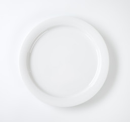 Round porcelain plate