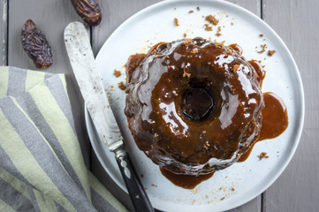 Sticky Toffee Pudding auf Teller