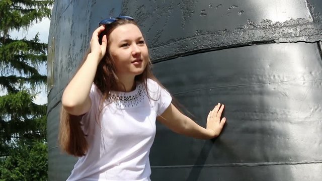 girl on a submarine that she saw