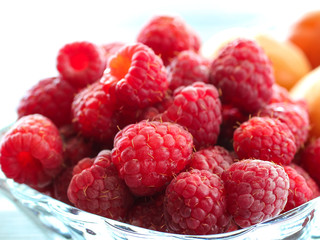 the berries of raspberries in a glass plate