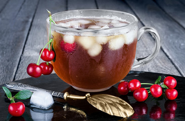 Iced tea with berries and ice