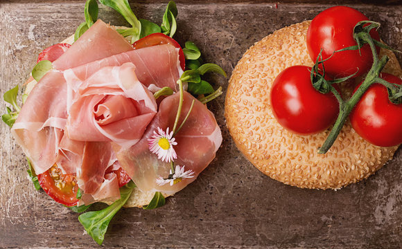 Bagels with Prosciutto