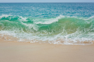Obraz premium Wave of the ocean on the sand beach, Bali, Indonesia