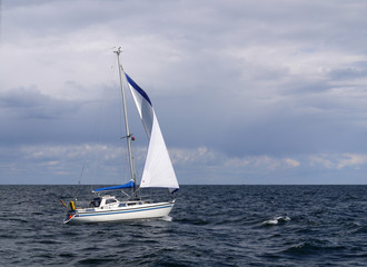 Segelboot auf der Ostsee.