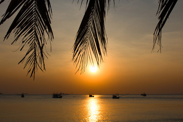 Fototapeta na wymiar Beach with natural sunlight and fishing boats.