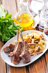 Rack of lamb fried with aromatic olive oil