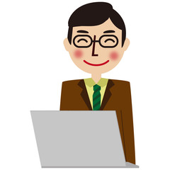 パソコンの前の茶色いスーツの男性　笑顔　上半身