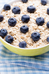 Oatmeal porridge with blueberries. healthy breakfast.
