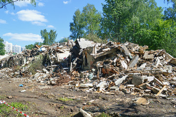 Снесенная хрущевка. Развалины пятиэтажного...
