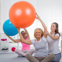 rehasport mit dem gymnastikball