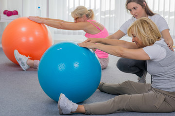 rehasport mit dem gymnastikball