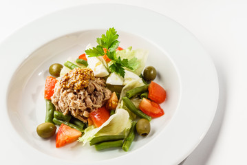 salad with tuna