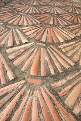 Sol en tuiles de terre cuite