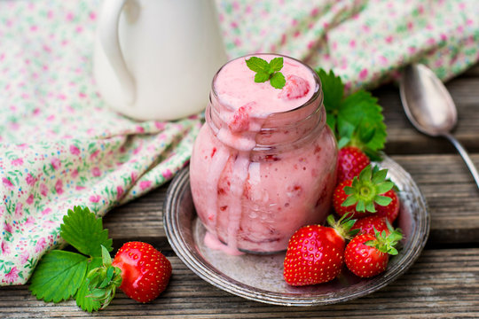 Homemade strawberry yogurt with vanilla