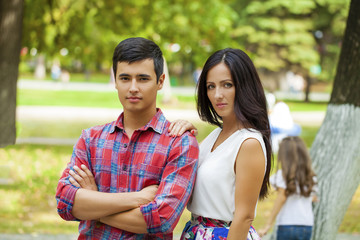 Obraz premium Beautiful young loving couple standing outdoors