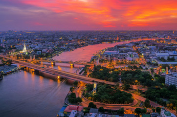 Phra Phuttha Yodfa Bridge view of Bangkok
