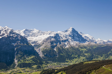Naklejka premium Grindelwald, Dorf, Berner Oberland, Alpen, Eiger, Eigernordwand, Grindelwaldgletscher, Schreckhorn, Wanderferien, Sommer, Schweiz