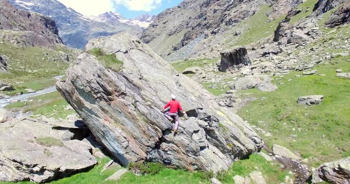 Aerial 4k - Free climber