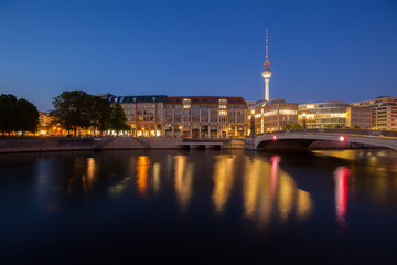 Fototapeta na wymiar Berlin River Spree and TV Tower (Fernsehturm)