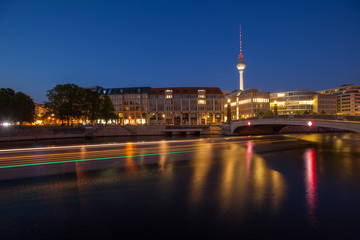 Obraz premium Berlin River Spree and TV Tower (Fernsehturm)