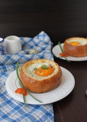 Baked egg in a bun 