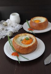 Baked egg in a bun 