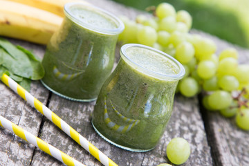 Healthy detox green smoothie