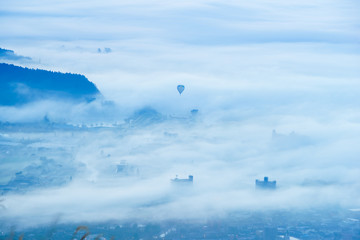 阿蘇の雲海と気球