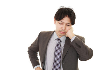 疲れた表情のビジネスマン