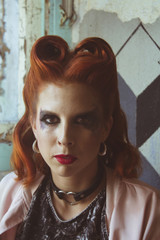Obraz premium grunge young woman