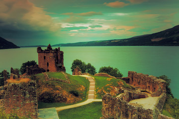 Obrazy na Szkle  Zamek Loch Ness: Zamek Urquhart w Szkocji