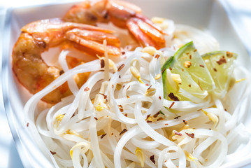 Rice noodles with shrimps and bean sprouts