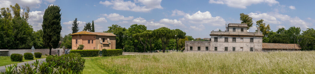 Fototapeta na wymiar Panorama an der Ingresso Autobus Catacombe di S. Callisto in Rom - Blick Richtung Norden