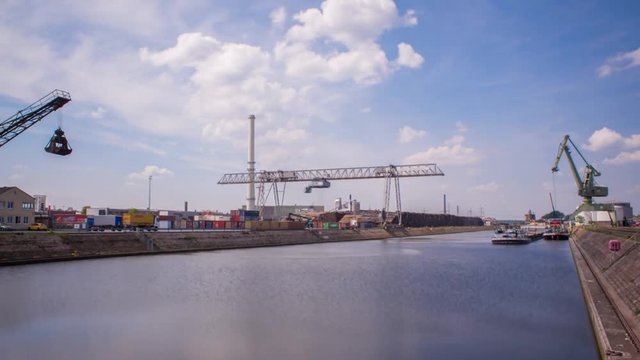 Timelapse-Video of a Port