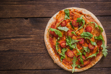 Italian pizza with tomatoes and rucola