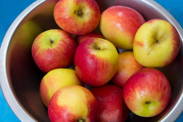 pile of fresh apples