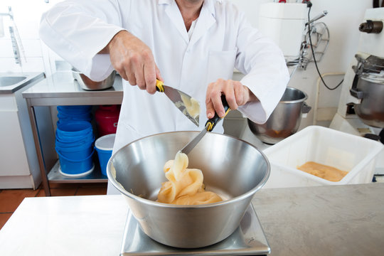 preparation of dose of honey for French sweet nougat specialty