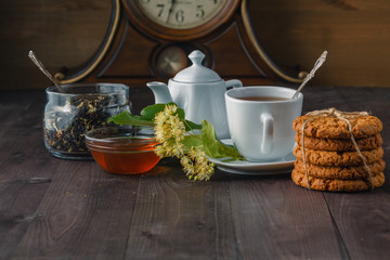 Obraz na płótnie Canvas Breakfast with cookies and tea cup