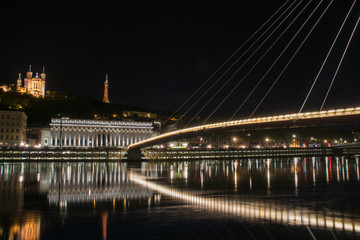 Fototapeta premium Lyon la nuit.