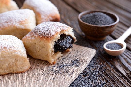 Baked yeast dumpling with poppy seed filling