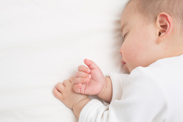 お昼寝している赤ちゃん