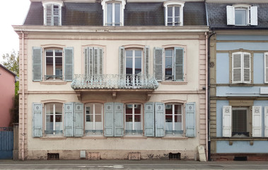 Fototapeta na wymiar Vintage building with beautiful facade