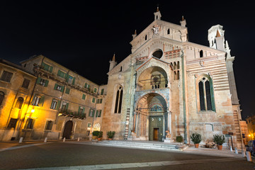 Fototapeta na wymiar Verona Cathedral at Night - Veneto Italy