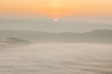 Fototapeta na wymiar Beautiful morning with fog between hills.