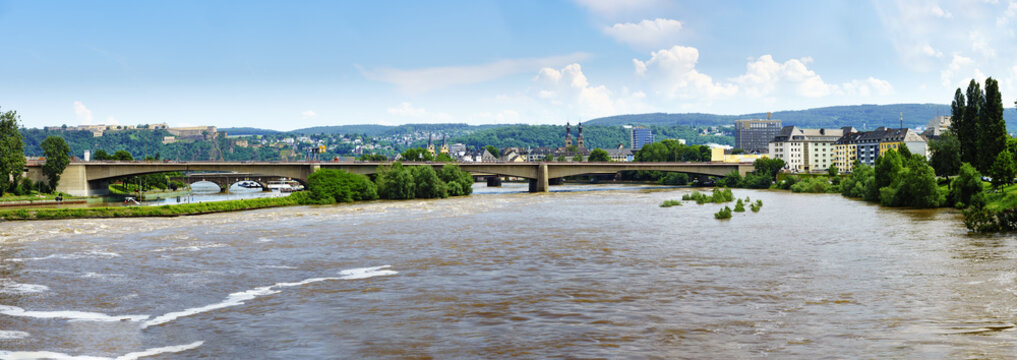 Moseltal und Koblenz bei Hochwasser